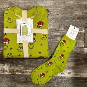 New viral grinch pajama set with socks ~American Eagle ~